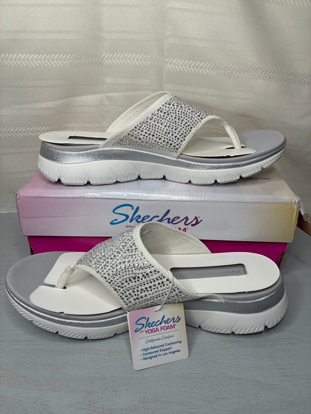Skechers Summits Unmatched Glow Sandal Womens Size 10 White Yoga Foam Flip Flop
